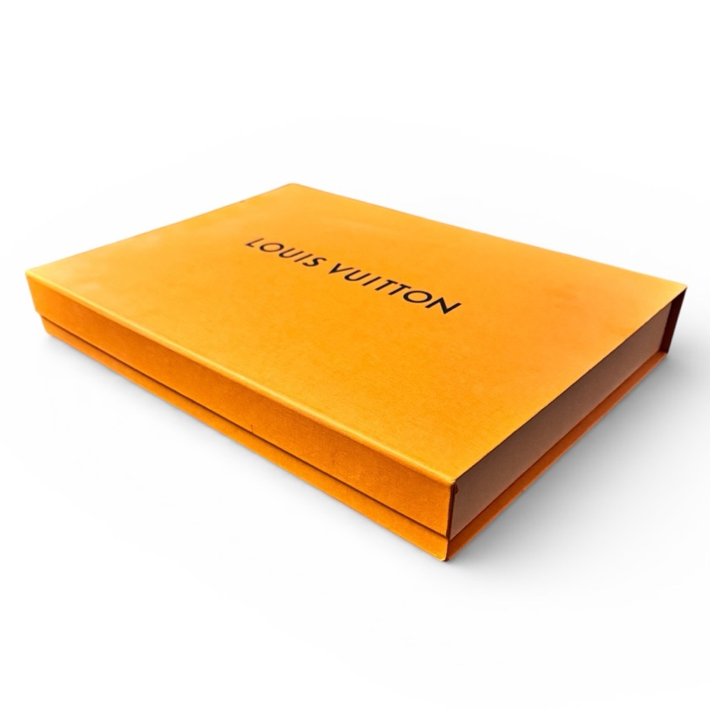 Louis Vuitton Magnet Closure Box & Ribbon - Picture 2 of 12